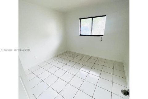 Снять в аренду таунхаус в Хомстед, Флорида 3 спальни, 105.91м2, № 1985786 - фото 9