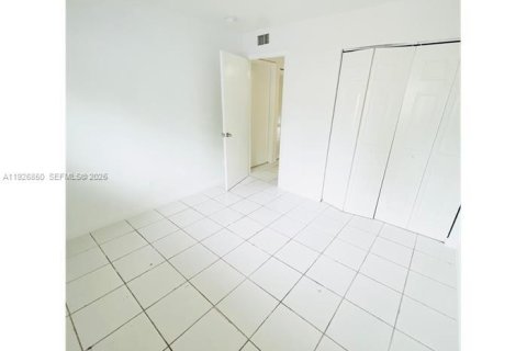 Снять в аренду таунхаус в Хомстед, Флорида 3 спальни, 105.91м2, № 1985786 - фото 10