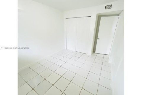 Снять в аренду таунхаус в Хомстед, Флорида 3 спальни, 105.91м2, № 1985786 - фото 12