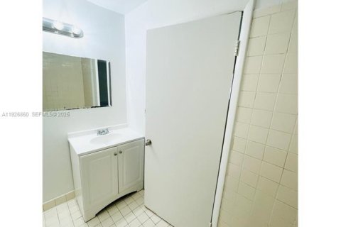 Снять в аренду таунхаус в Хомстед, Флорида 3 спальни, 105.91м2, № 1985786 - фото 7