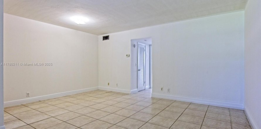 Condominio en Hallandale Beach, Florida, 1 dormitorio № 1624348