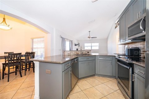 Villa ou maison à louer à Deltona, Floride: 3 chambres, 132.66 m2 № 2425571 - photo 12