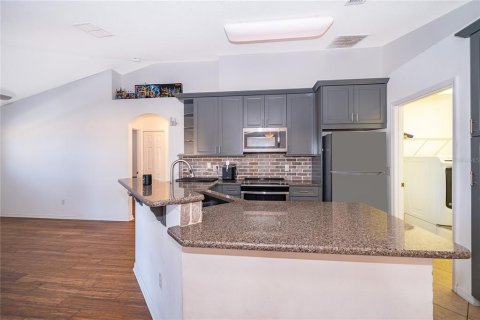 Villa ou maison à louer à Deltona, Floride: 3 chambres, 132.66 m2 № 2425571 - photo 13