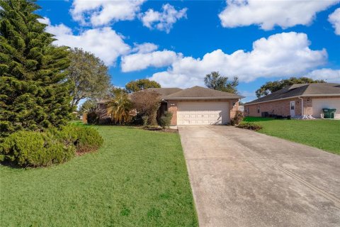 Villa ou maison à Deltona, Floride 3 chambres, 132.66 m2 № 2425571