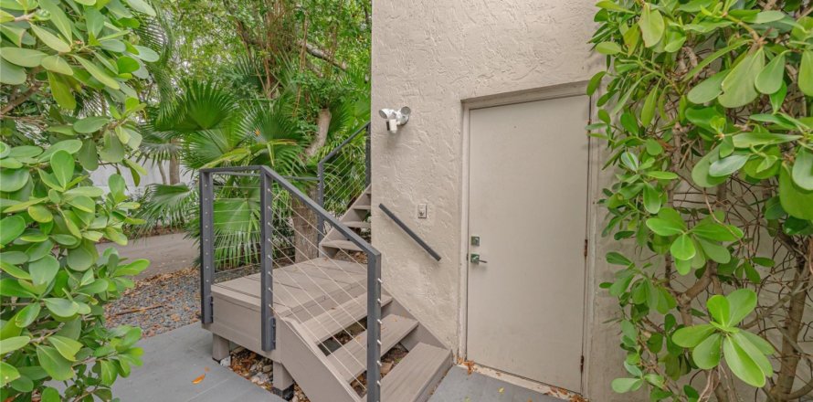 Villa ou maison à Miami, Floride 4 chambres, 369.66 m2 № 1226859
