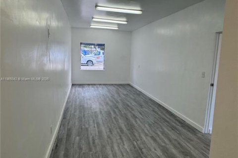 Propiedad comercial en venta en Fort Lauderdale, Florida № 1893403 - foto 10