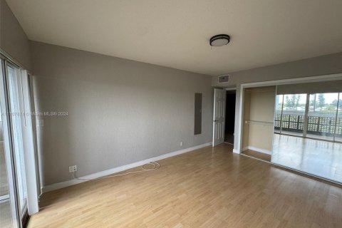 Condo in Lauderhill, Florida, 2 bedrooms  № 1460441 - photo 14