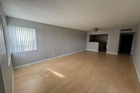 Condo in Lauderhill, Florida, 2 bedrooms  № 1460441 - photo 16