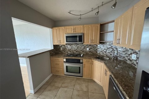 Condo in Lauderhill, Florida, 2 bedrooms  № 1460441 - photo 4