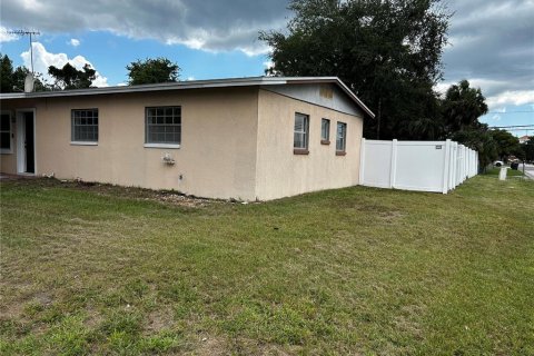 Casa en venta en Tampa, Florida, 4 dormitorios, 120.77 m2 № 1917088 - foto 2