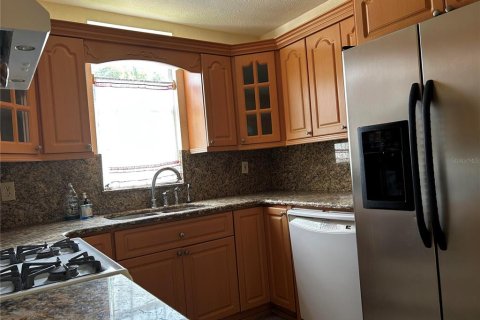 Casa en venta en Tampa, Florida, 4 dormitorios, 120.77 m2 № 1917088 - foto 12