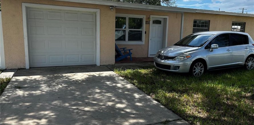 Casa en Tampa, Florida 4 dormitorios, 120.77 m2 № 1917088