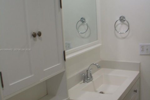 Condo in Hialeah, Florida, 2 bedrooms  № 2064304 - photo 4