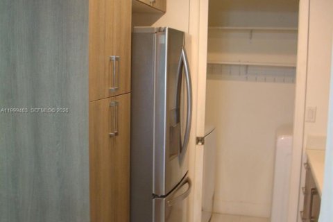 Condo in Hialeah, Florida, 2 bedrooms  № 2064304 - photo 8