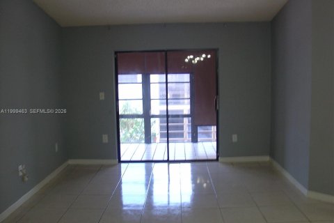 Condo in Hialeah, Florida, 2 bedrooms  № 2064304 - photo 10