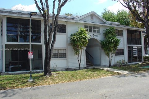 Condo in Hialeah, Florida, 2 bedrooms № 2064304