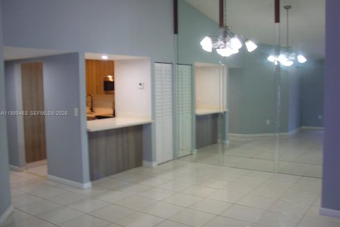 Condo in Hialeah, Florida, 2 bedrooms  № 2064304 - photo 6