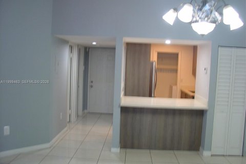 Condo in Hialeah, Florida, 2 bedrooms  № 2064304 - photo 5