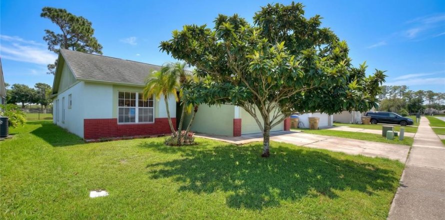 Villa ou maison à Kissimmee, Floride 4 chambres, 136.01 m2 № 2410601