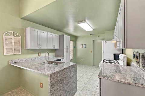 Villa ou maison à vendre à Kissimmee, Floride: 4 chambres, 136.01 m2 № 2410601 - photo 11