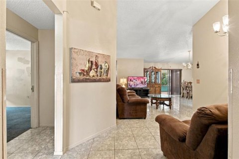 Villa ou maison à vendre à Kissimmee, Floride: 4 chambres, 136.01 m2 № 2410601 - photo 6