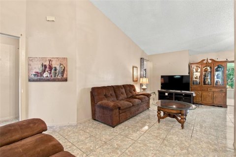 Villa ou maison à vendre à Kissimmee, Floride: 4 chambres, 136.01 m2 № 2410601 - photo 10