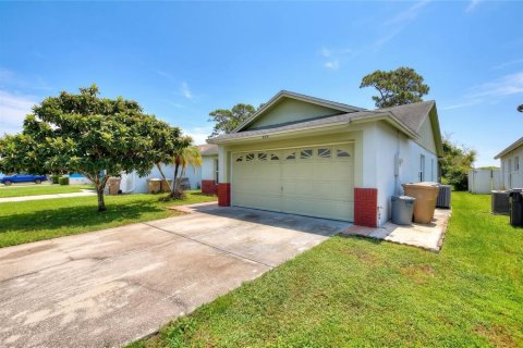 Villa ou maison à vendre à Kissimmee, Floride: 4 chambres, 136.01 m2 № 2410601 - photo 3