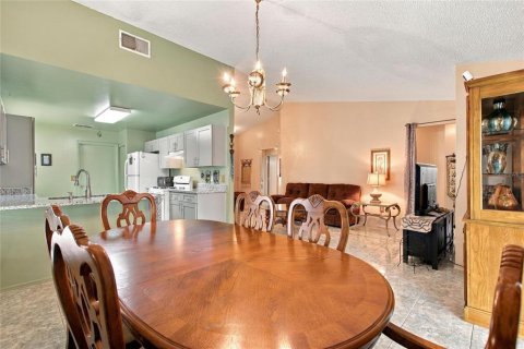 Villa ou maison à vendre à Kissimmee, Floride: 4 chambres, 136.01 m2 № 2410601 - photo 17