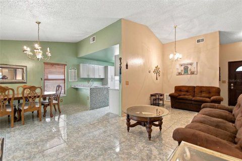 Villa ou maison à vendre à Kissimmee, Floride: 4 chambres, 136.01 m2 № 2410601 - photo 9