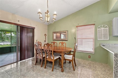Villa ou maison à vendre à Kissimmee, Floride: 4 chambres, 136.01 m2 № 2410601 - photo 15