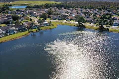 Villa ou maison à vendre à Kissimmee, Floride: 4 chambres, 136.01 m2 № 2410601 - photo 4