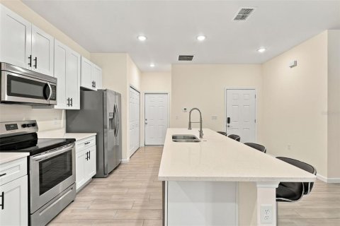 Casa en venta en Deltona, Florida, 4 dormitorios, 155.15 m2 № 2385578 - foto 14
