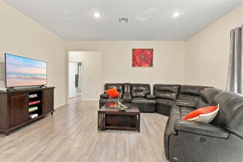 Casa en venta en Deltona, Florida, 4 dormitorios, 155.15 m2 № 2385578 - foto 5