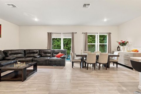 Casa en venta en Deltona, Florida, 4 dormitorios, 155.15 m2 № 2385578 - foto 8