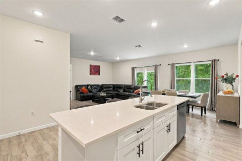 Casa en venta en Deltona, Florida, 4 dormitorios, 155.15 m2 № 2385578 - foto 9
