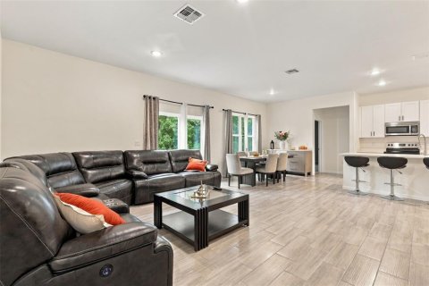 Casa en venta en Deltona, Florida, 4 dormitorios, 155.15 m2 № 2385578 - foto 7