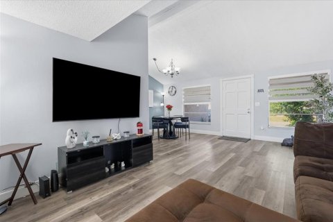 House in Tampa, Florida 3 bedrooms, 123.75 sq.m. № 2419233 - photo 8