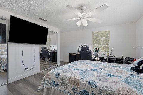House in Tampa, Florida 3 bedrooms, 123.75 sq.m. № 2419233 - photo 23