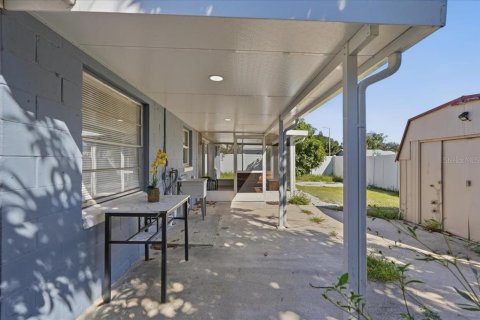 House in Tampa, Florida 3 bedrooms, 123.75 sq.m. № 2419233 - photo 28