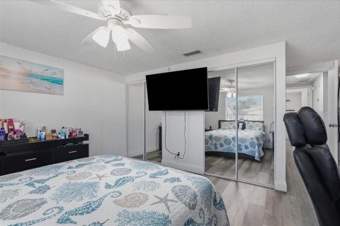 House in Tampa, Florida 3 bedrooms, 123.75 sq.m. № 2419233 - photo 22