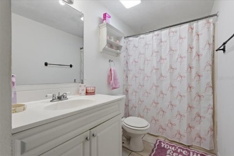 House in Tampa, Florida 3 bedrooms, 123.75 sq.m. № 2419233 - photo 17