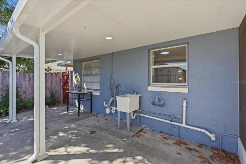 House in Tampa, Florida 3 bedrooms, 123.75 sq.m. № 2419233 - photo 27