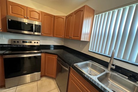 Touwnhouse à louer à Fort Lauderdale, Floride: 2 chambres, 116.13 m2 № 1957089 - photo 10