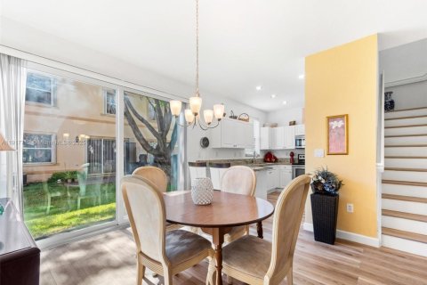 Touwnhouse à vendre à Pembroke Pines, Floride: 2 chambres, 119.01 m2 № 1972328 - photo 6