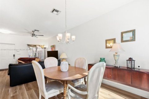 Touwnhouse à vendre à Pembroke Pines, Floride: 2 chambres, 119.01 m2 № 1972328 - photo 7