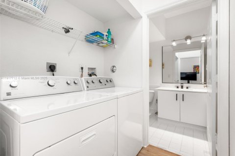 Touwnhouse à vendre à Pembroke Pines, Floride: 2 chambres, 119.01 m2 № 1972328 - photo 16