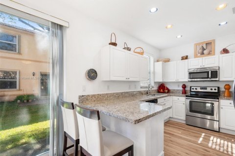 Touwnhouse à vendre à Pembroke Pines, Floride: 2 chambres, 119.01 m2 № 1972328 - photo 8