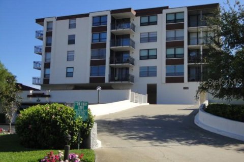 Снять в аренду кондоминиум в Сент-Питерсберг, Флорида 1 комната, 98.01м2, № 1511793 - фото 1