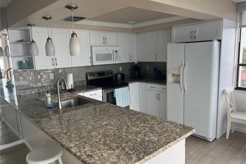 Снять в аренду кондоминиум в Сент-Питерсберг, Флорида 1 комната, 98.01м2, № 1511793 - фото 6