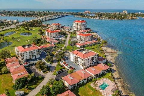 Снять в аренду кондоминиум в Сент-Питерсберг, Флорида 1 комната, 98.01м2, № 1511793 - фото 3